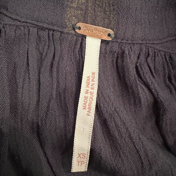 Free People XS Long Sleeve Navy Tunic Blouse W/ Button Front Rayon Material - Picture 6 of 7